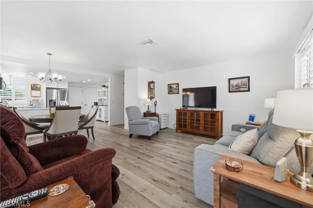 2124 El Domingo Circle #13 Lancaster, CA 93536