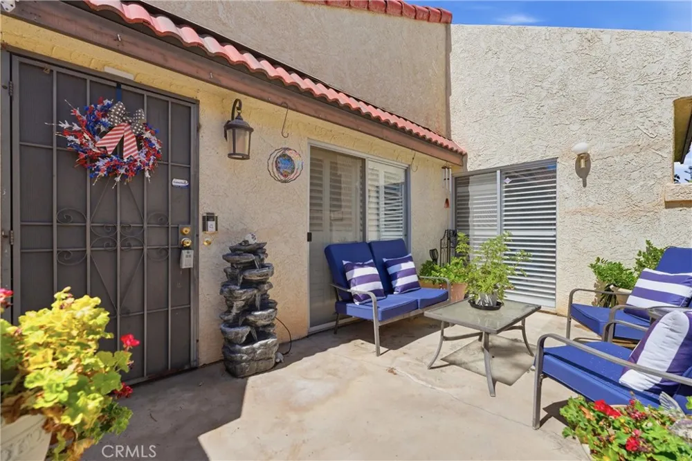 2124 El Domingo Circle #13 Lancaster, CA 93536