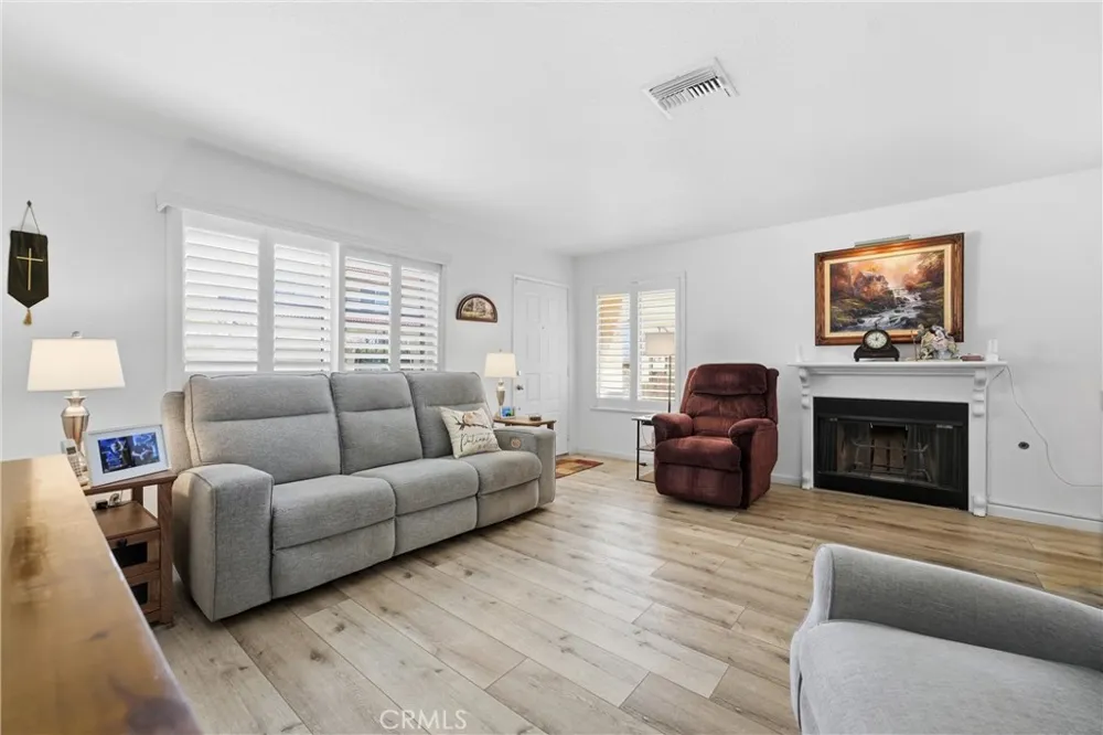 2124 El Domingo Circle #13 Lancaster, CA 93536