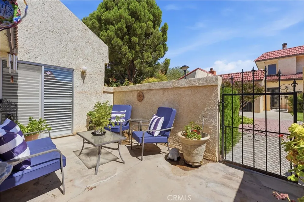 2124 El Domingo Circle #13 Lancaster, CA 93536
