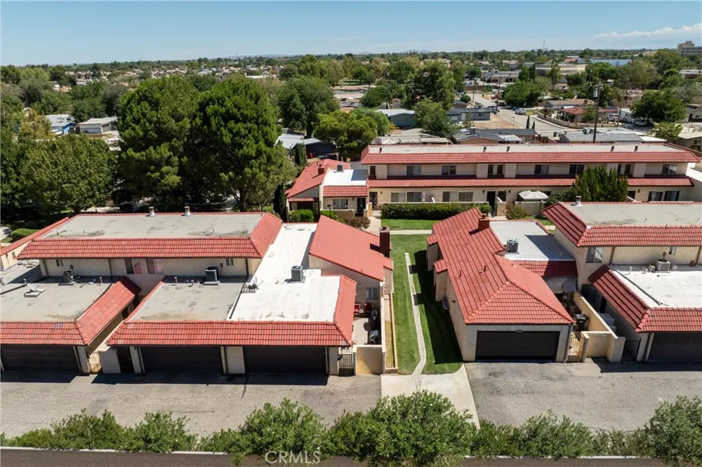 2124 El Domingo Circle #13 Lancaster, CA 93536