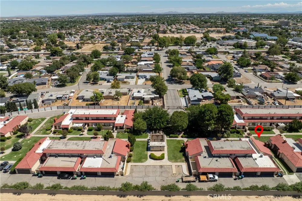 2124 El Domingo Circle #13 Lancaster, CA 93536