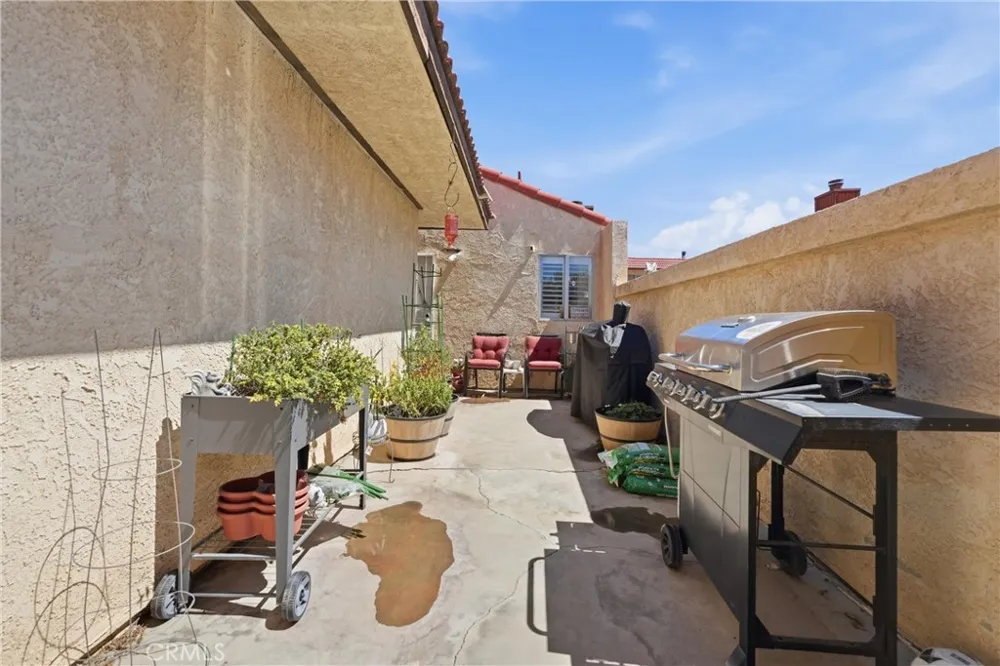 2124 El Domingo Circle #13 Lancaster, CA 93536