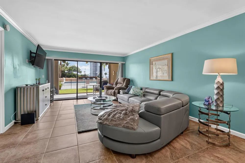 1030 US-1 #113 North Palm Beach, FL 33408