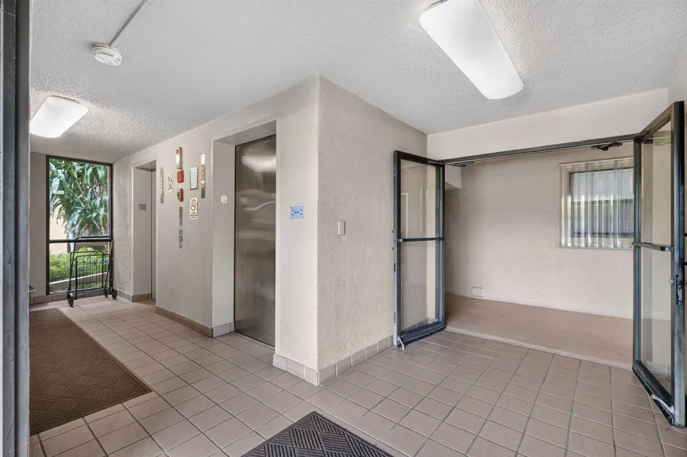 1030 US-1 #113 North Palm Beach, FL 33408