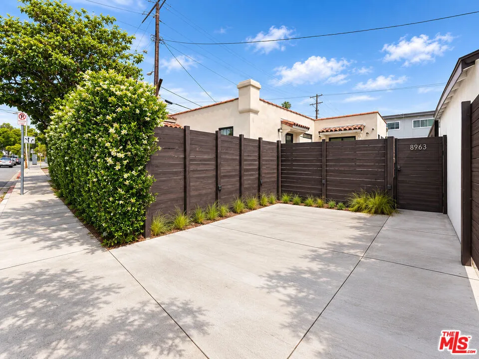 8963 Cadillac Avenue Los Angeles, CA 90034