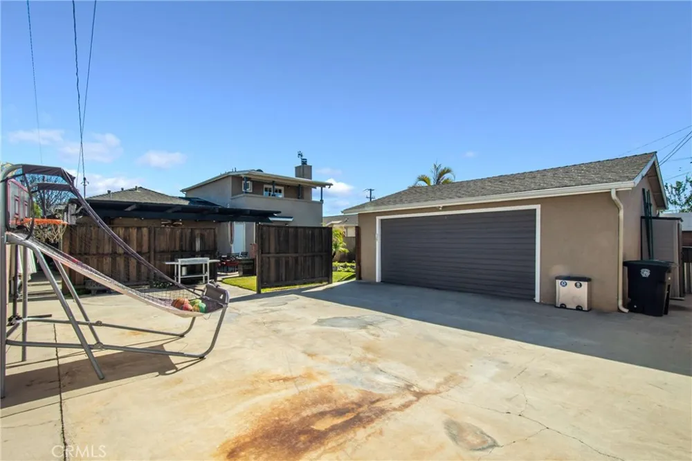 1911 Fairview Street Burbank, CA 91505