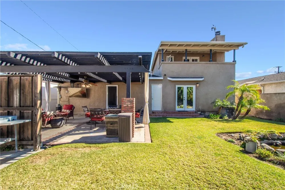 1911 Fairview Street Burbank, CA 91505