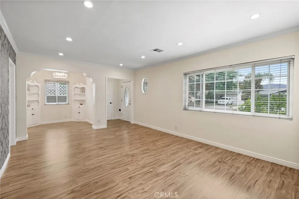 1911 Fairview Street Burbank, CA 91505