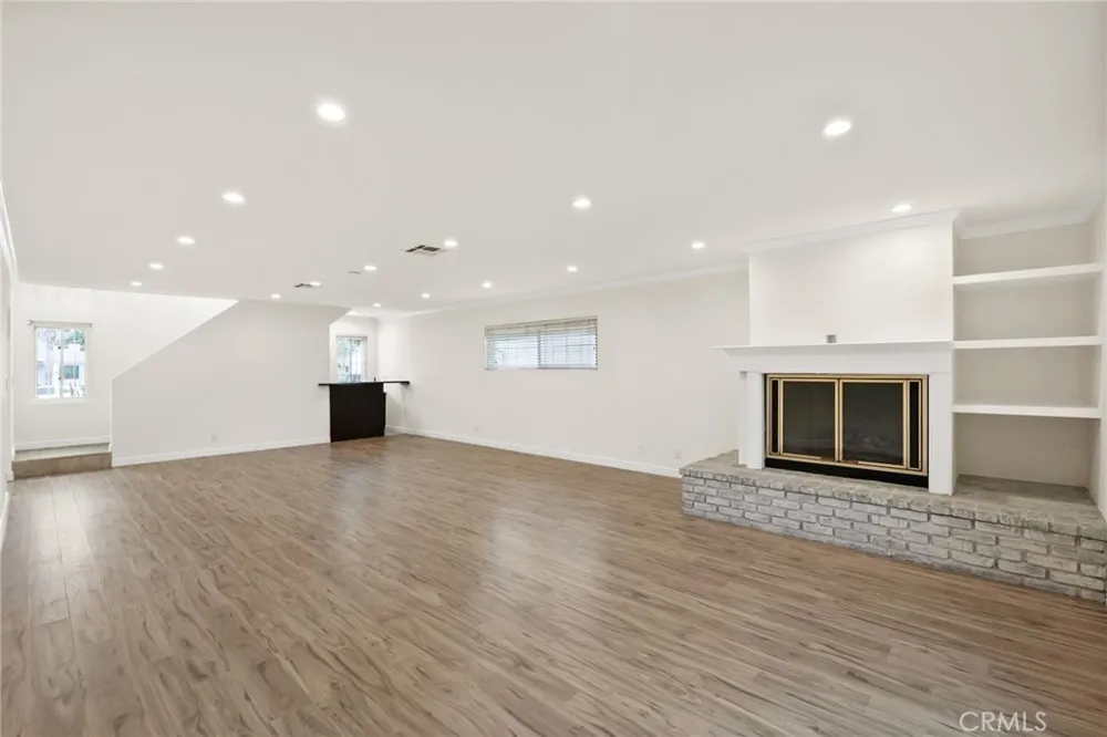 1911 Fairview Street Burbank, CA 91505