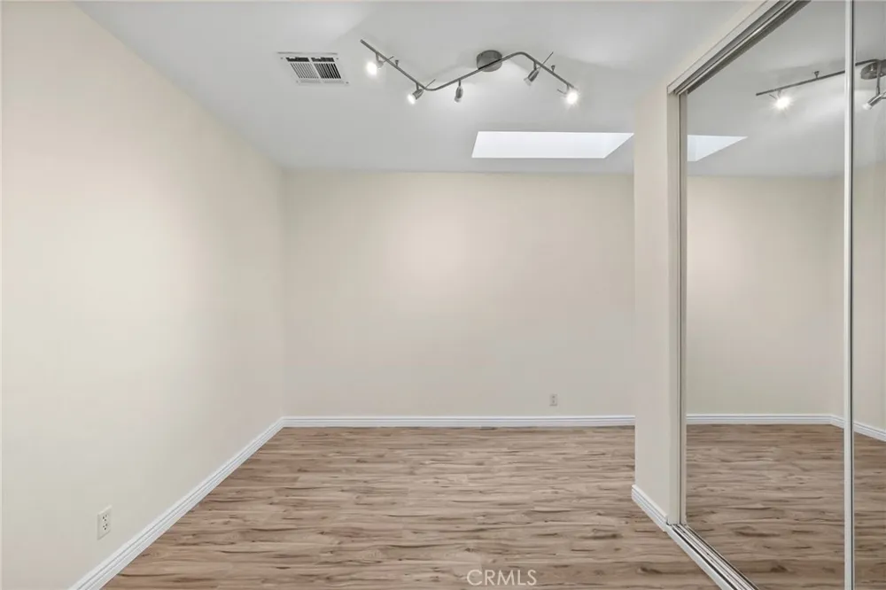 1911 Fairview Street Burbank, CA 91505