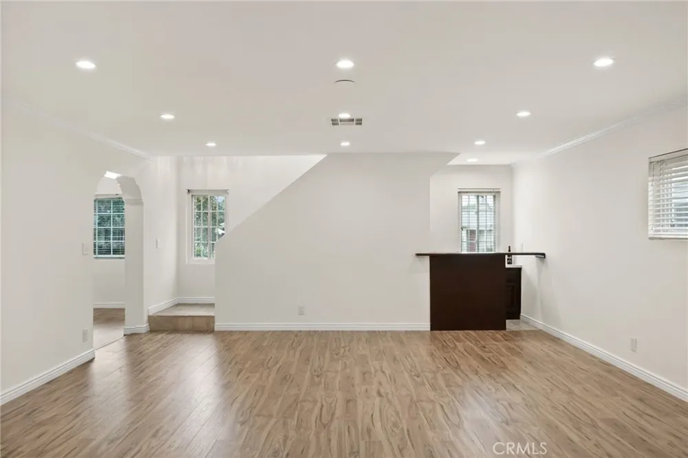 1911 Fairview Street Burbank, CA 91505