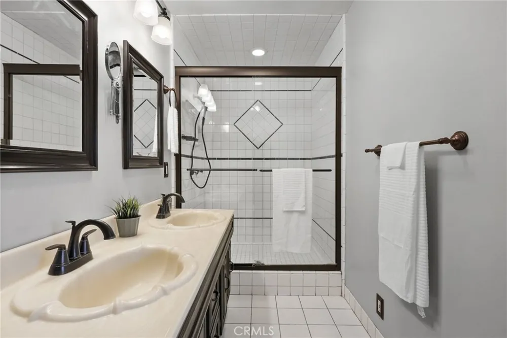 1911 Fairview Street Burbank, CA 91505