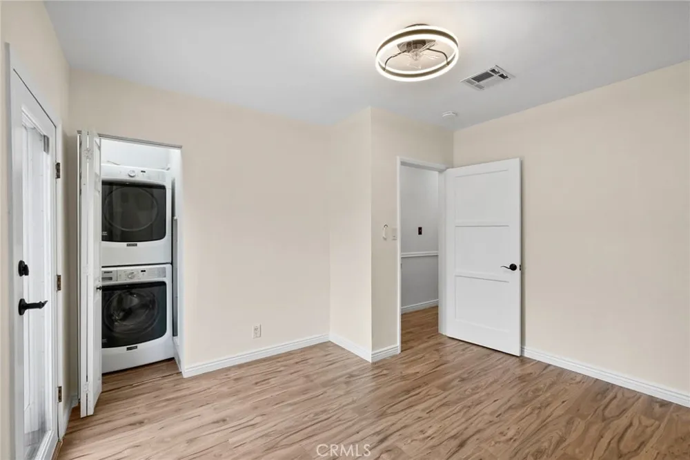 1911 Fairview Street Burbank, CA 91505