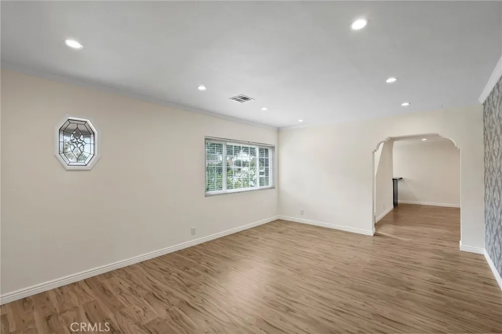 1911 Fairview Street Burbank, CA 91505