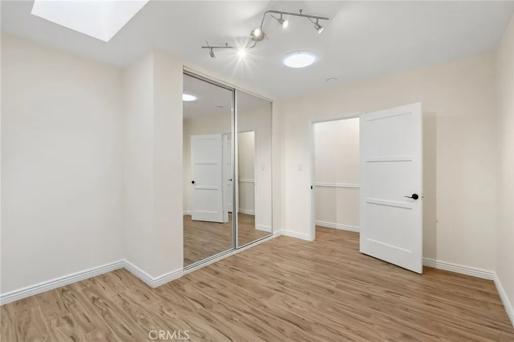 1911 Fairview Street Burbank, CA 91505
