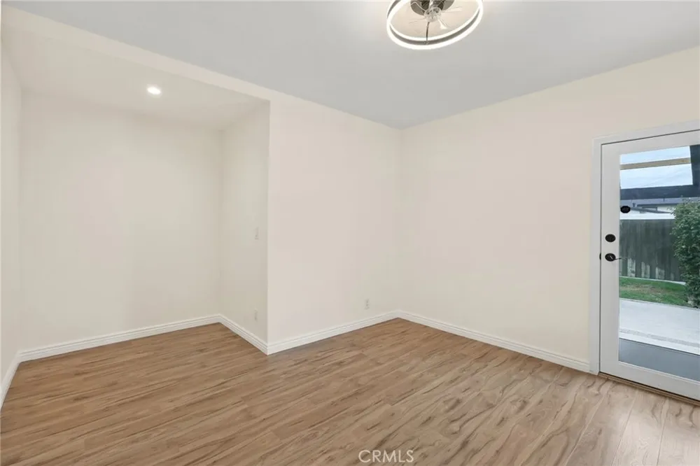1911 Fairview Street Burbank, CA 91505