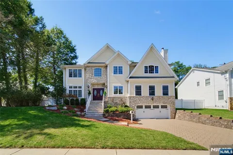 52 Robinhood Avenue