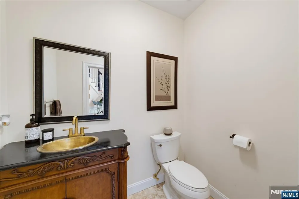 52 Robinhood Avenue Closter, NJ 07624