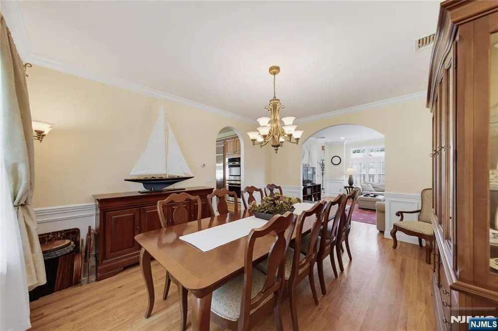 52 Robinhood Avenue Closter, NJ 07624