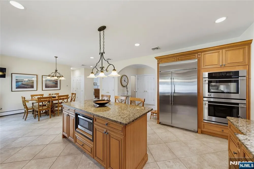 52 Robinhood Avenue Closter, NJ 07624