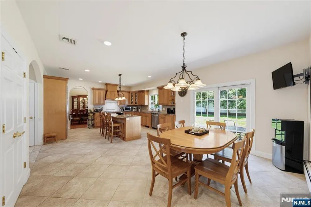 52 Robinhood Avenue Closter, NJ 07624