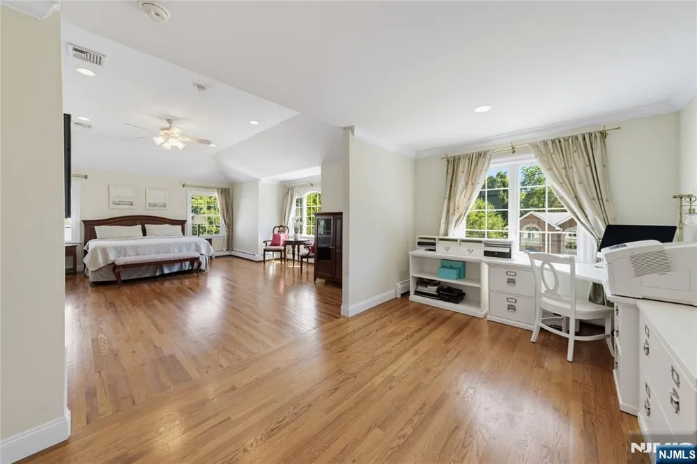 52 Robinhood Avenue Closter, NJ 07624
