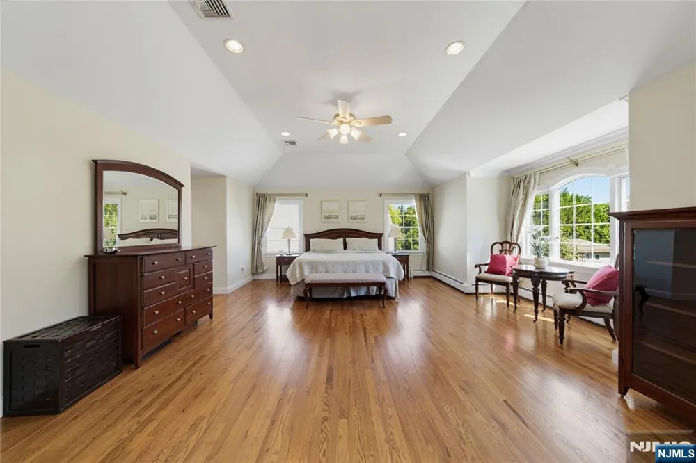 52 Robinhood Avenue Closter, NJ 07624