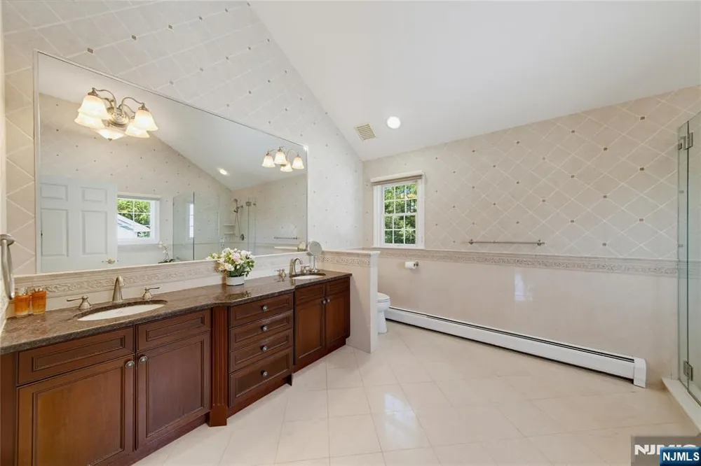52 Robinhood Avenue Closter, NJ 07624