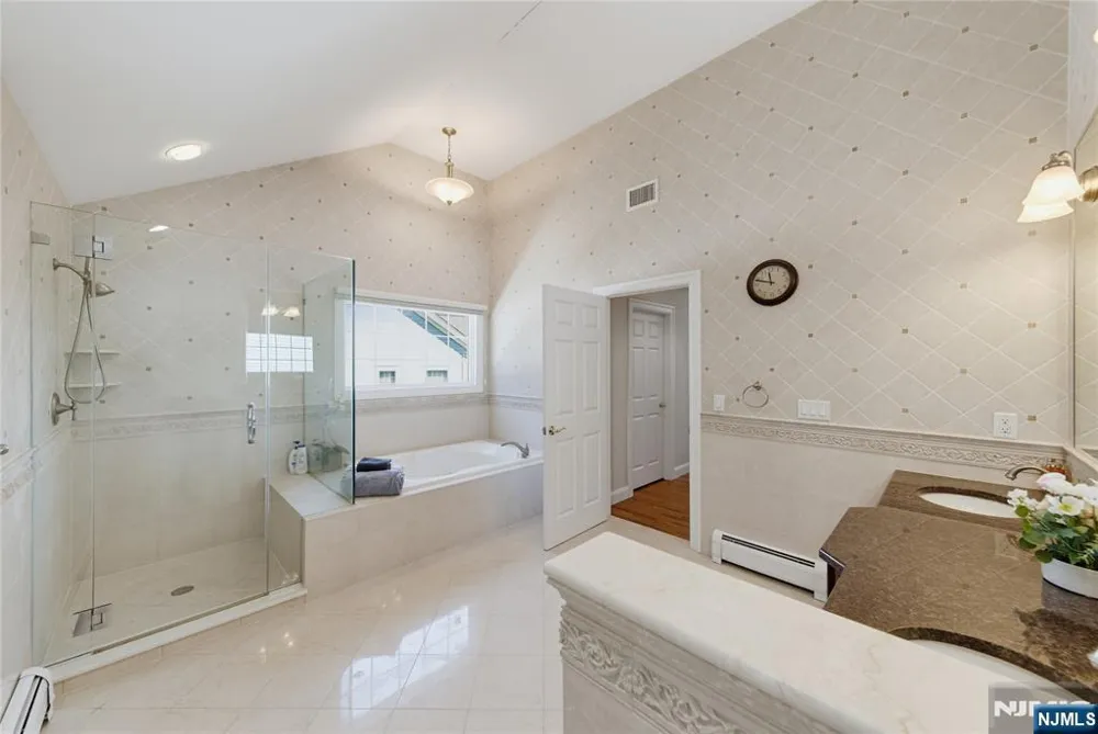 52 Robinhood Avenue Closter, NJ 07624