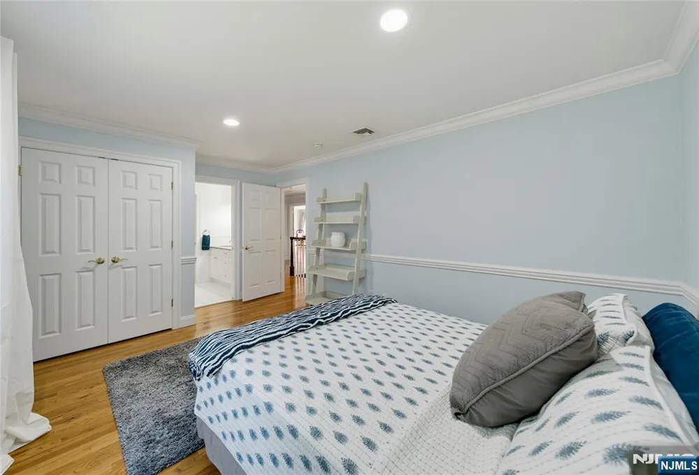 52 Robinhood Avenue Closter, NJ 07624