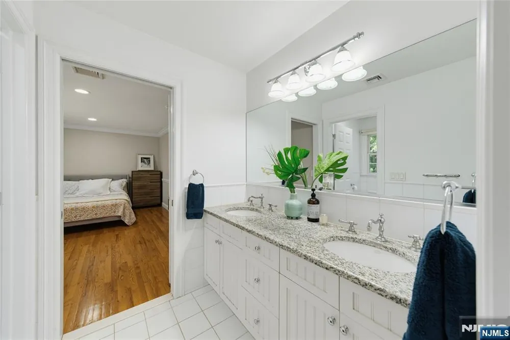 52 Robinhood Avenue Closter, NJ 07624