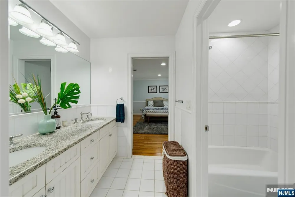 52 Robinhood Avenue Closter, NJ 07624