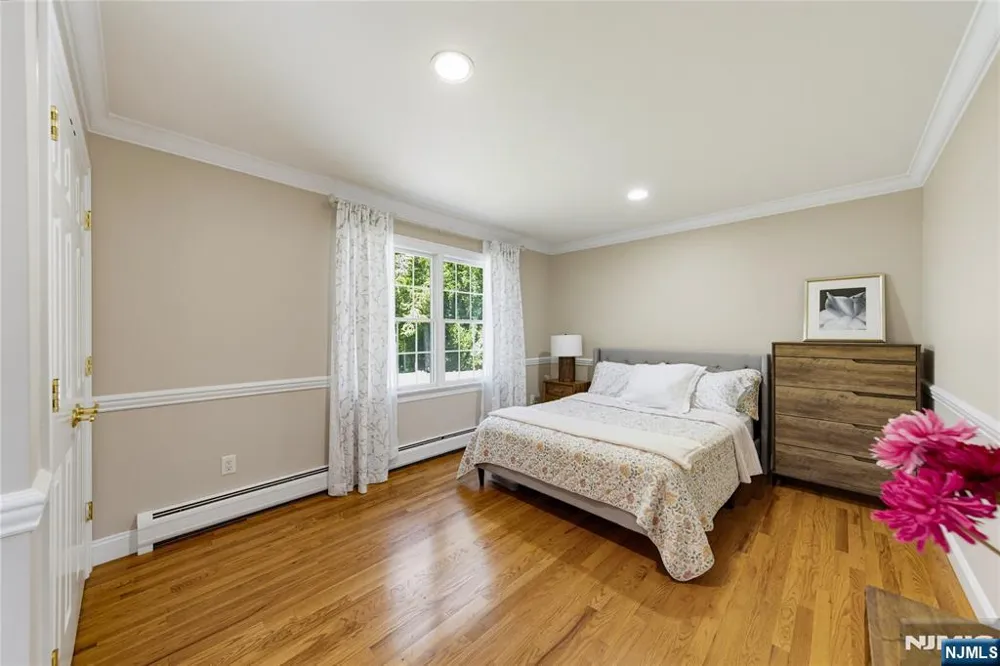 52 Robinhood Avenue Closter, NJ 07624