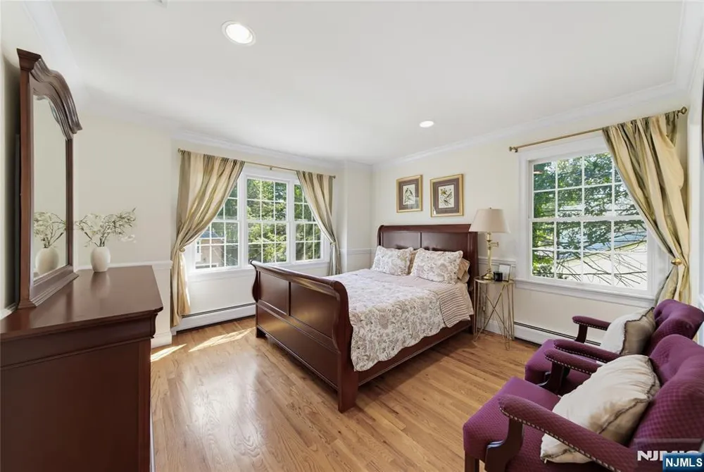 52 Robinhood Avenue Closter, NJ 07624