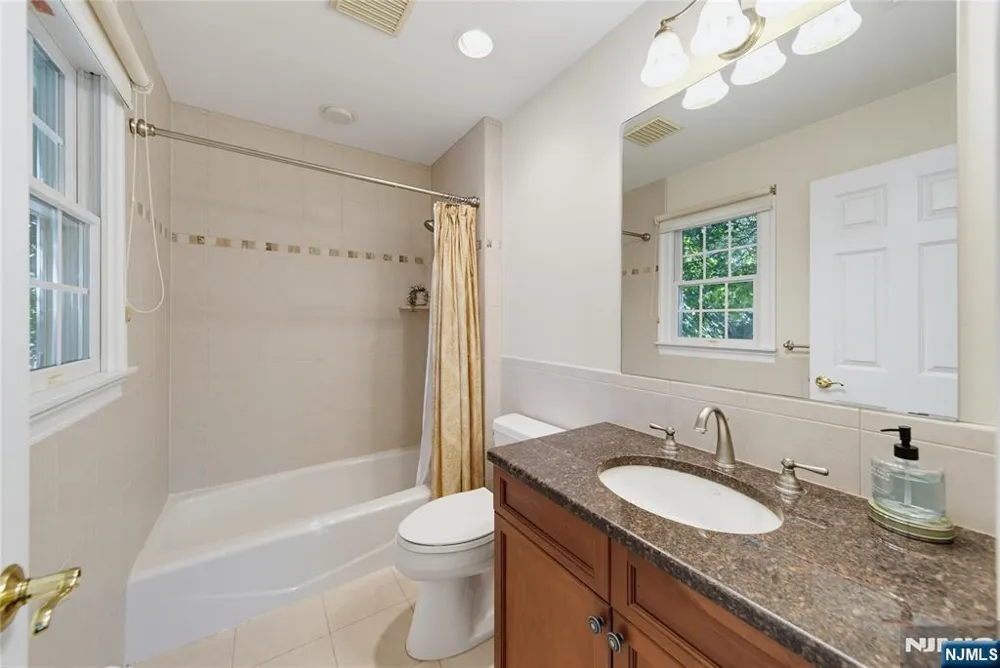 52 Robinhood Avenue Closter, NJ 07624