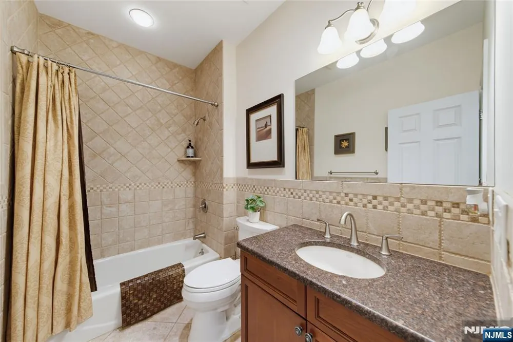 52 Robinhood Avenue Closter, NJ 07624