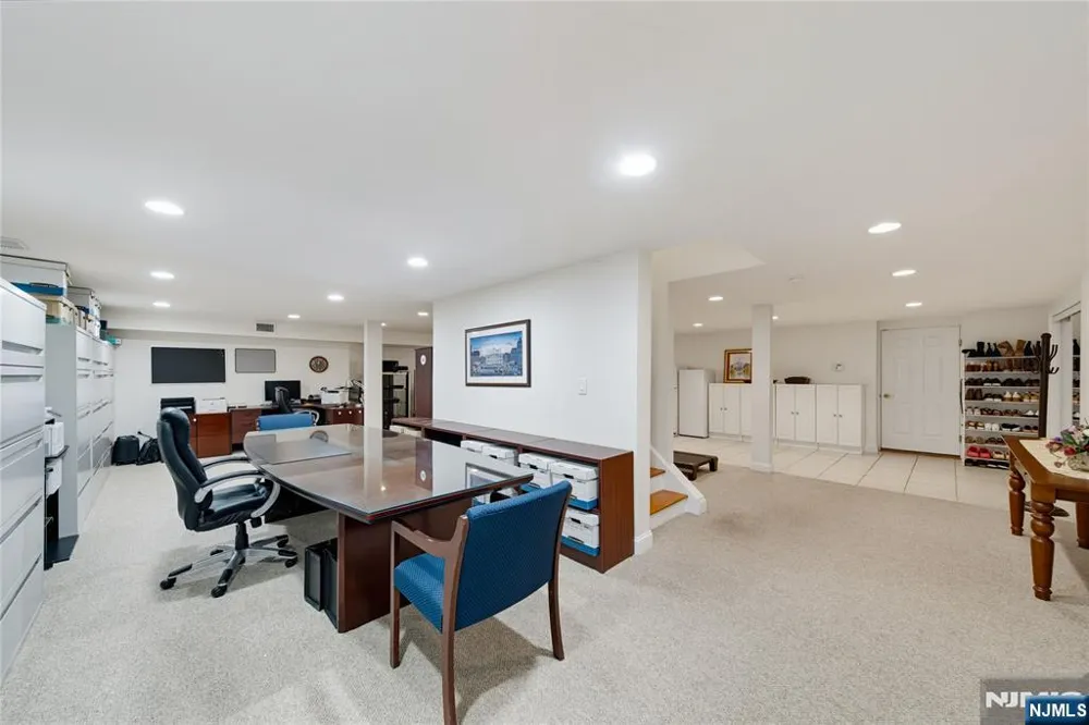 52 Robinhood Avenue Closter, NJ 07624
