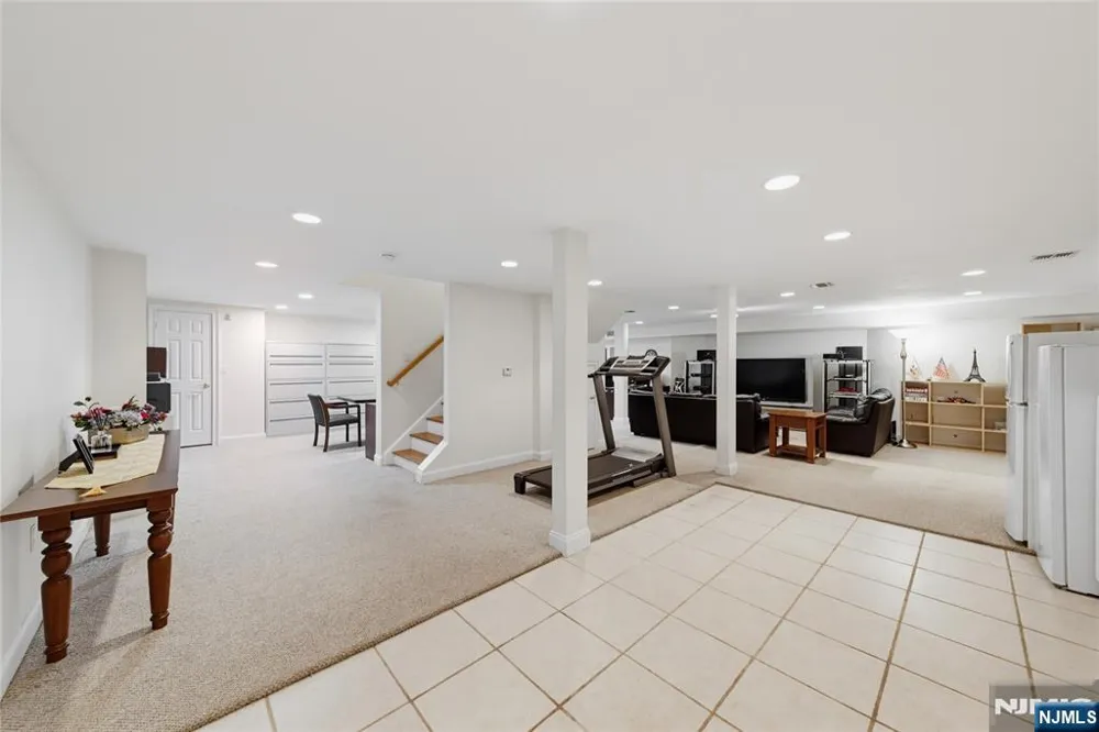 52 Robinhood Avenue Closter, NJ 07624
