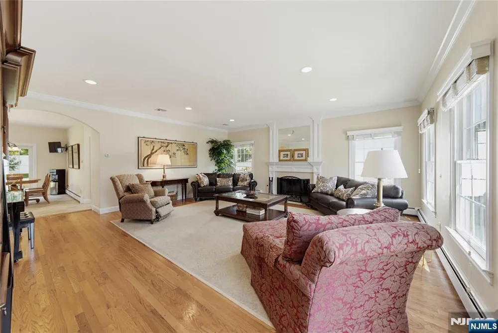 52 Robinhood Avenue Closter, NJ 07624