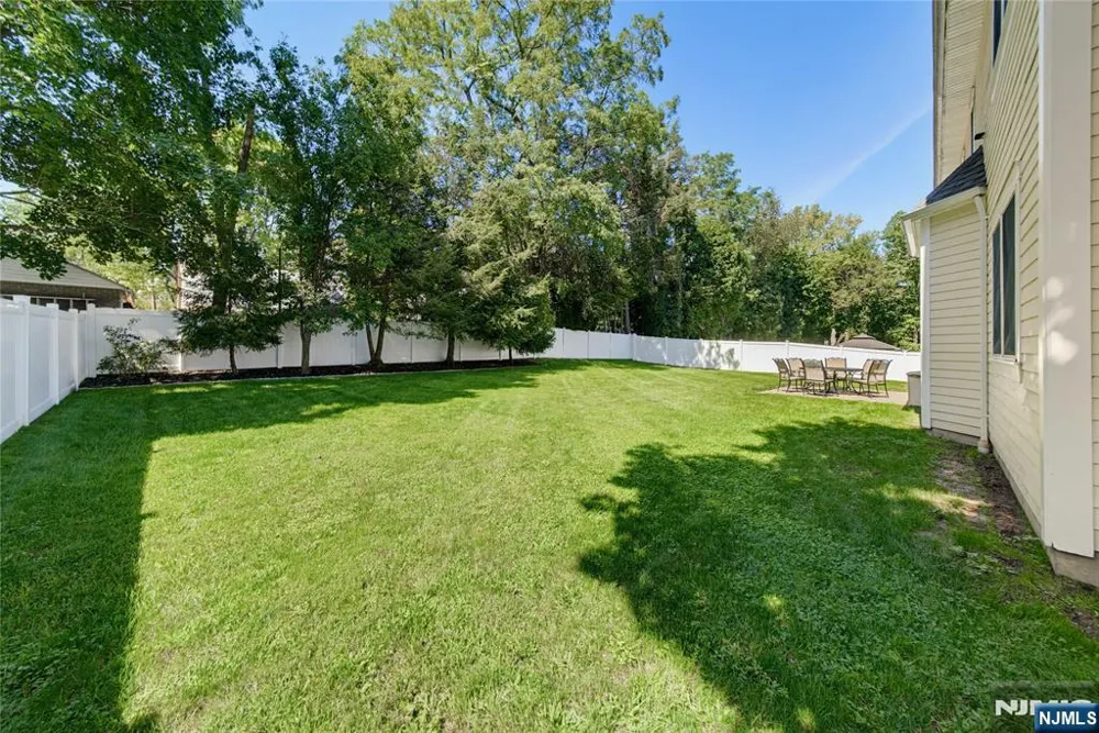 52 Robinhood Avenue Closter, NJ 07624