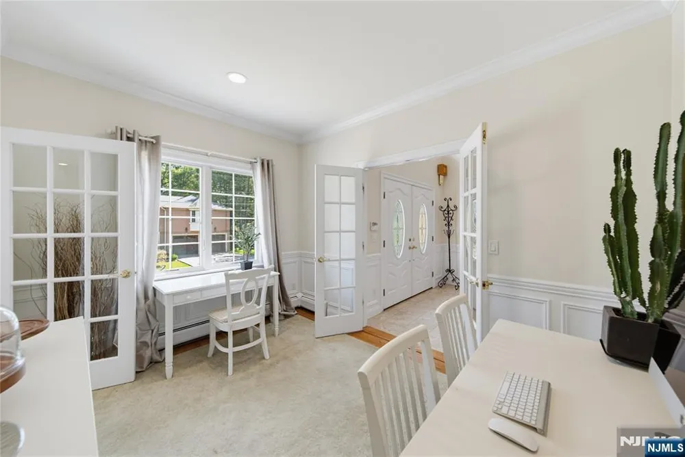 52 Robinhood Avenue Closter, NJ 07624