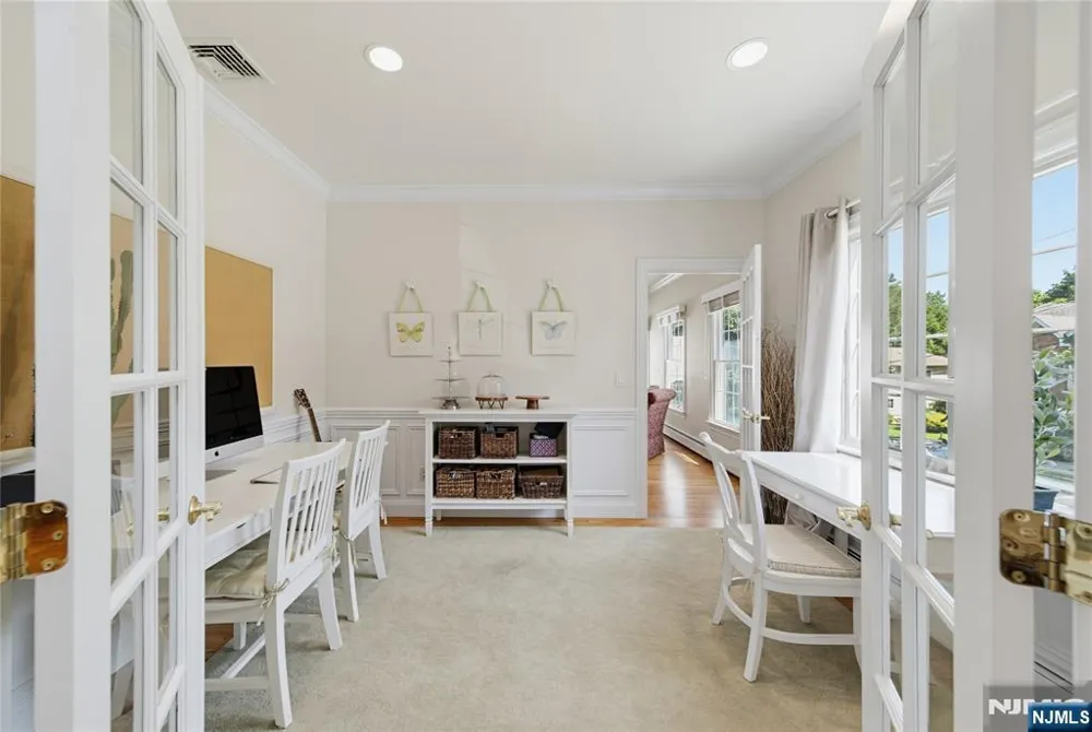 52 Robinhood Avenue Closter, NJ 07624