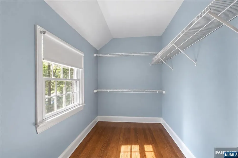 8 Goldfinch Run Kinnelonugh, NJ 07405