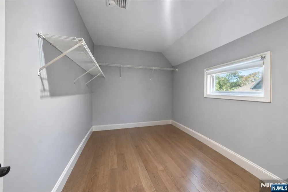 8 Goldfinch Run Kinnelonugh, NJ 07405