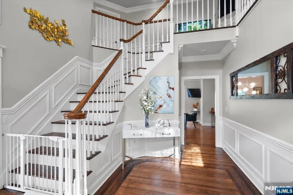 8 Goldfinch Run Kinnelonugh, NJ 07405