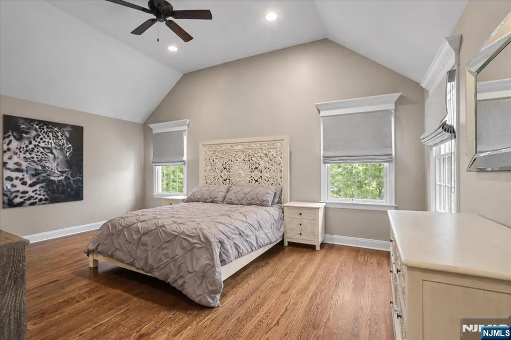 8 Goldfinch Run Kinnelonugh, NJ 07405