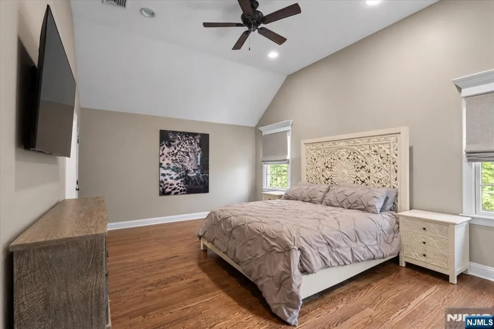 8 Goldfinch Run Kinnelonugh, NJ 07405