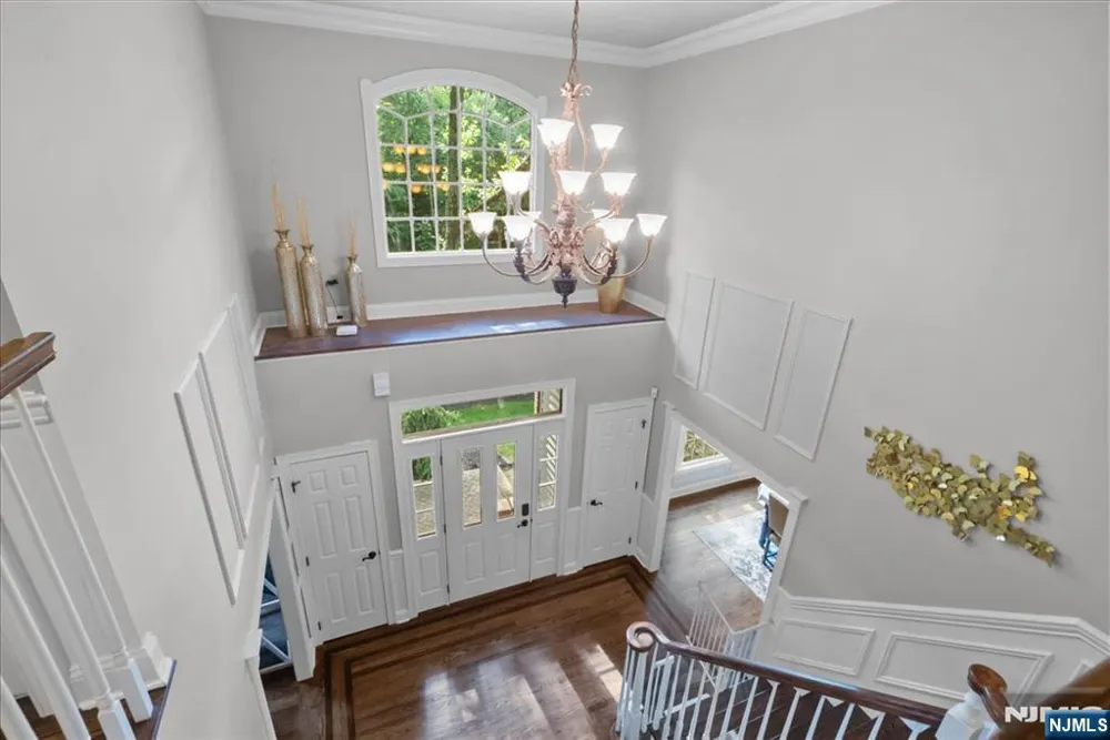 8 Goldfinch Run Kinnelonugh, NJ 07405