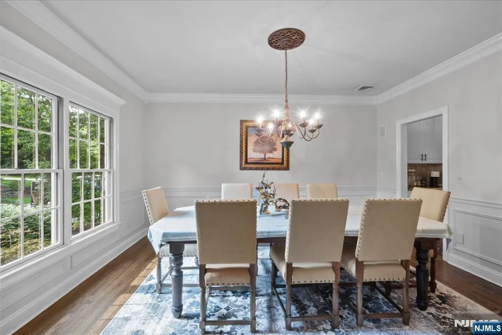 8 Goldfinch Run Kinnelonugh, NJ 07405